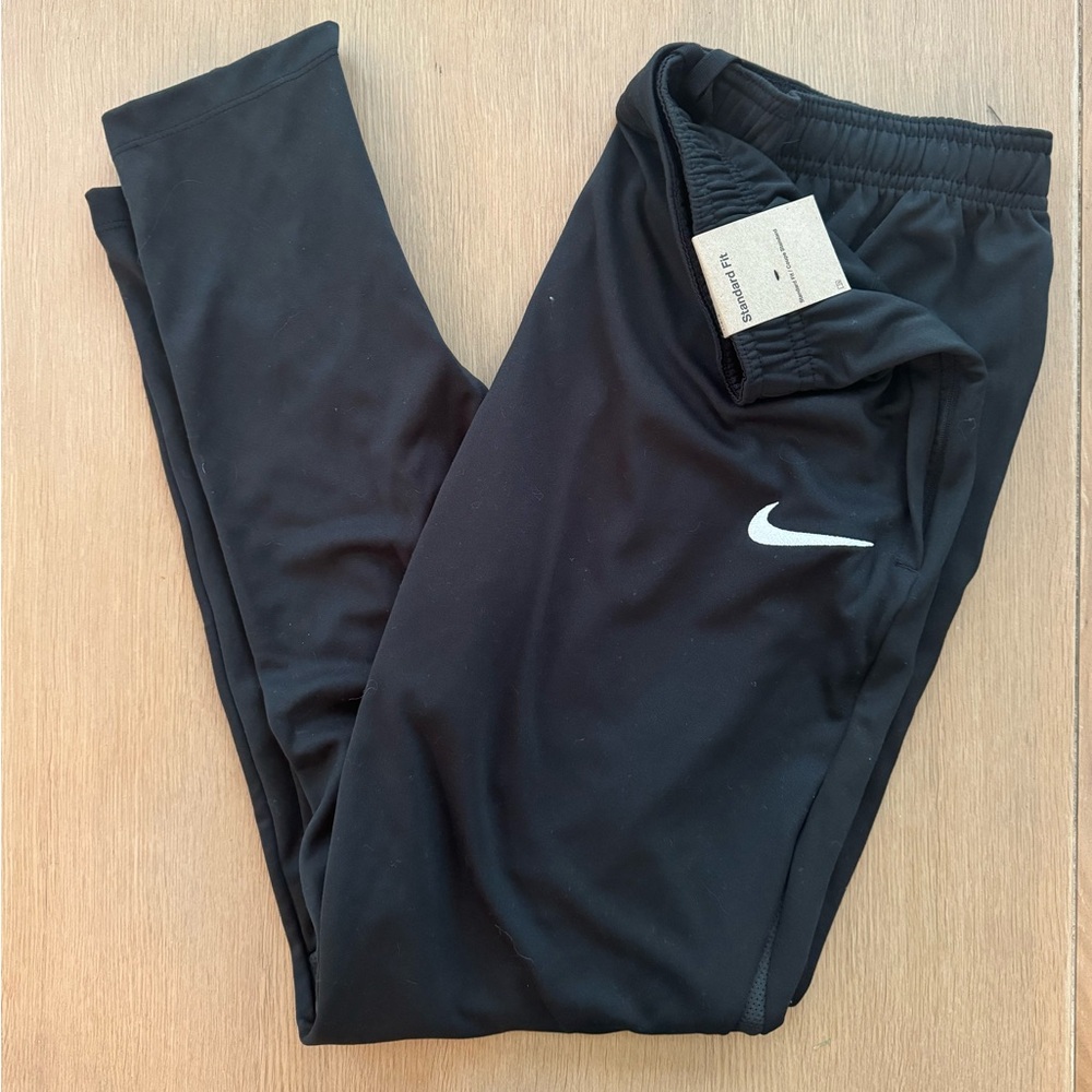 Nike women’s large soccer pant new with tags